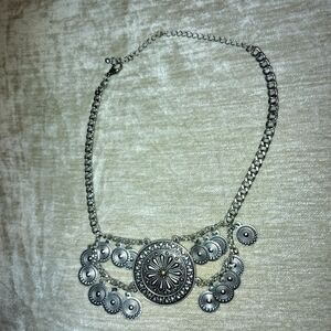 Elegant Silver Necklace with Intricate Design